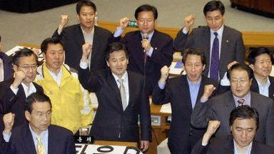 Zwolennicy prezydenta okupują parlament