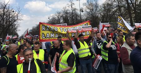 Strajk taksówkarzy. Paraliż Warszawy i blokada A2