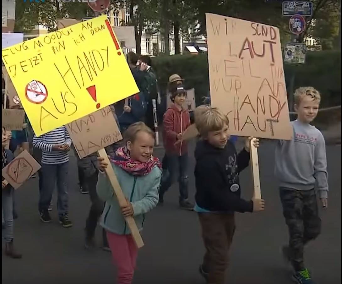 Niemieckie dzieci wyszły na ulice protestować przeciw… rodzicom