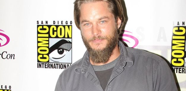 Travis Fimmel uwikłany w trójkąt