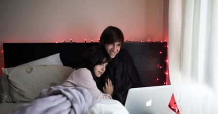 Co oglądać jesienią na Netflixie? 5 najlepszych seriali na długie jesienne wieczory