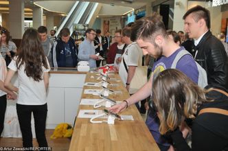 Telekomy małymi kroczkami podnoszą ceny swoich usług. "Taniej już było"