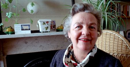 Skandalistka Jessica Mitford. Niektórzy to jej przypisują powstanie „Harry’ego Pottera”