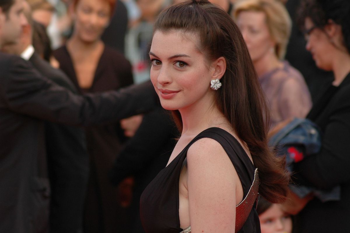 Anne Hathaway znika z mediów społecznościowych