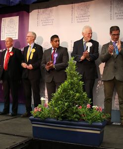 Lord Buckethead i Elmo. Kto odebrał głosy brytyjskiej premier