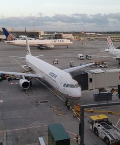 Przerwa w lotach na Heathrow. Podejrzany pakunek na kontroli bagażowej