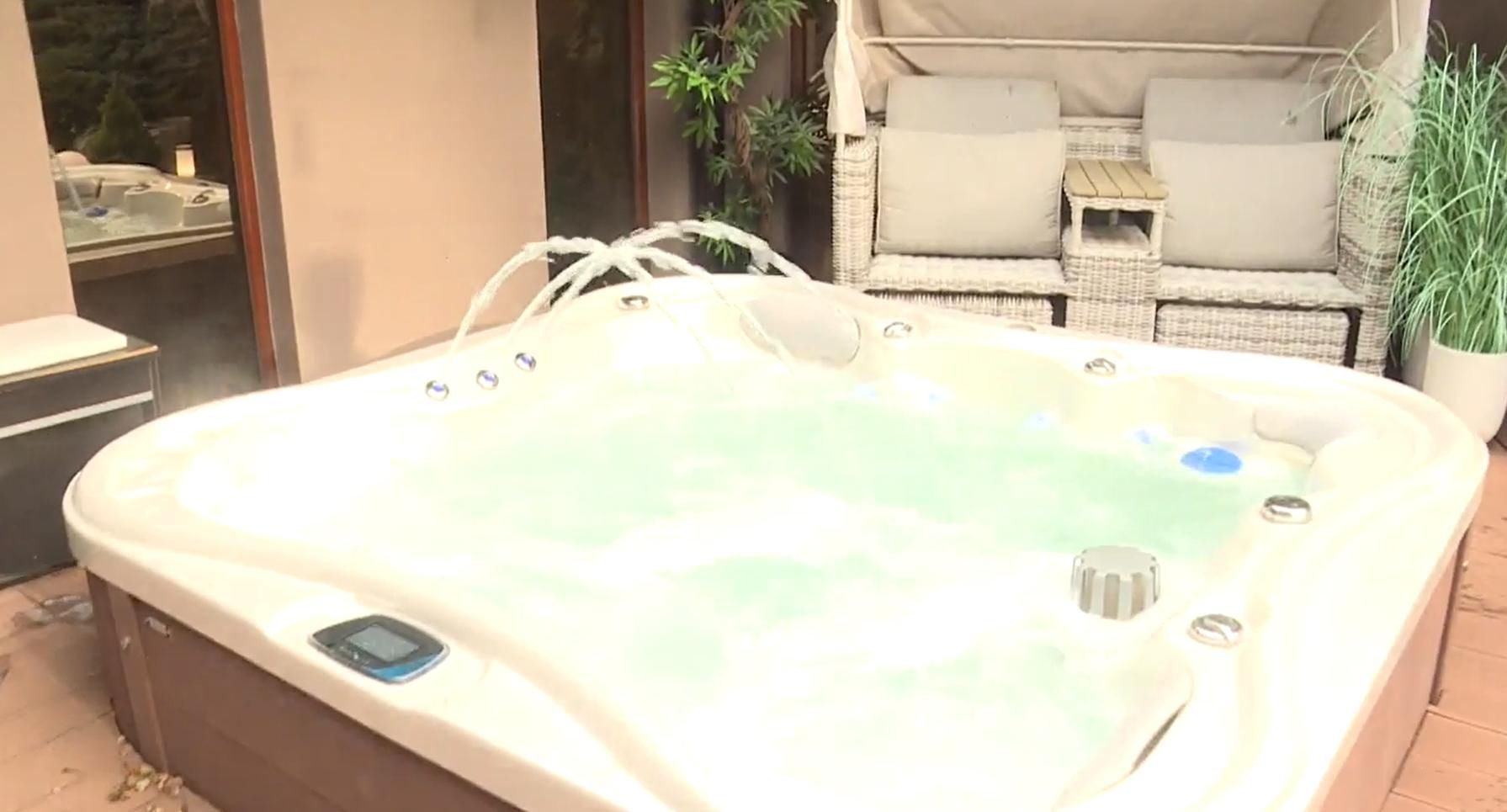 Sylwia Peretti pokazała jacuzzi