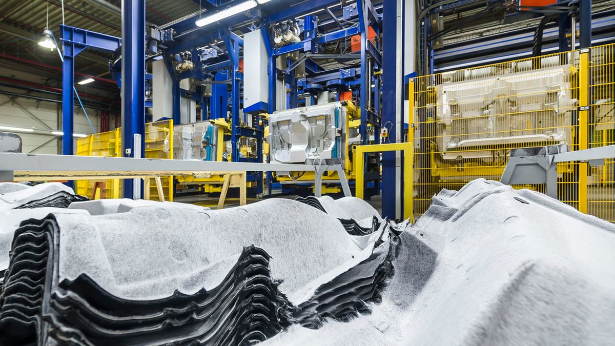 Ideal Automotive produkuje m.in. tekstylne wykładziny wnętrz samochodów.