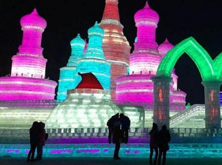 Świat jak z bajki. Stworzyli go ze śniegu i lodu