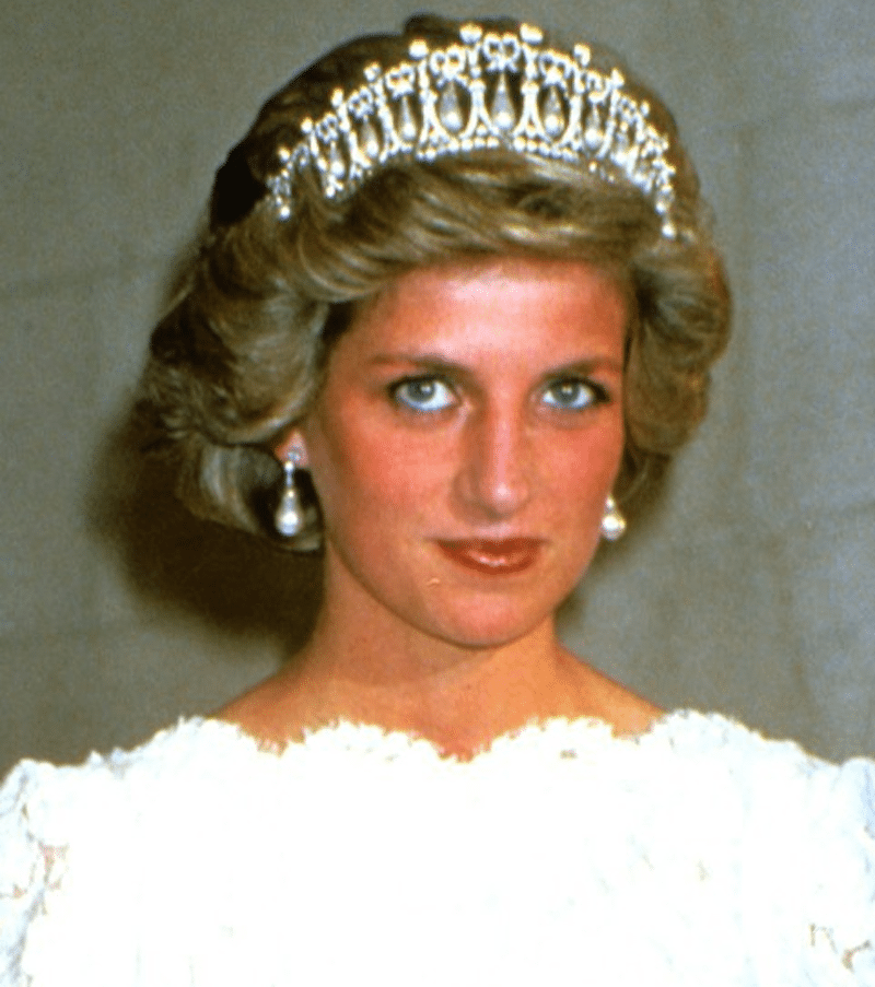 Tiara księżnej Diany przetopiona na pierścionek dla Meghan Markle
