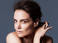 Naturalna Katie Holmes w "More Magazine"