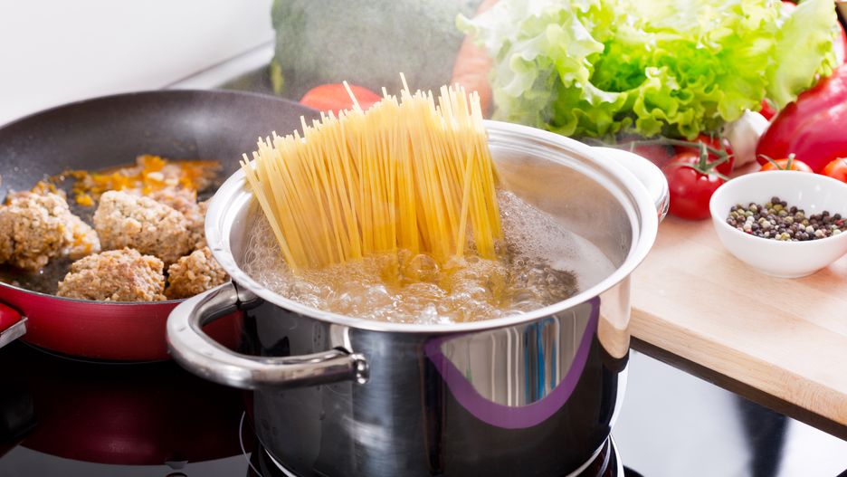 Makaron Spaghetti to jedna z najłatwiejszych potraw do przygotowania.