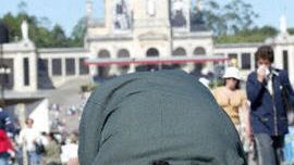 Modlitwa przed bazyliką