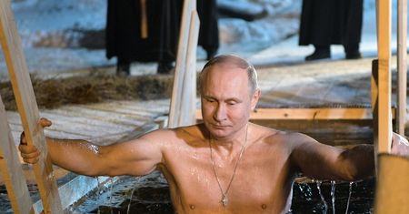 Putin zanurzył się w przeręblu. Chciał być jak Jezus