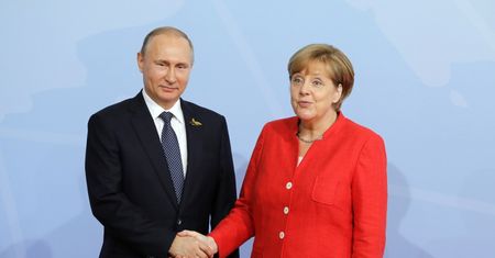 Konfrontacja polityków w Berlinie. Merkel spotka się w sobotę z Putinem