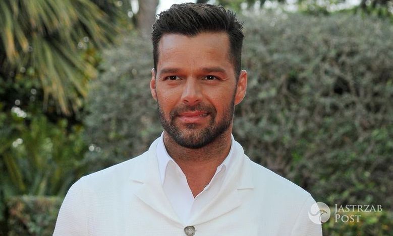 Ricky Martin bez koszulki