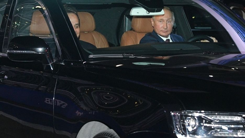 Władimir Putin za kierownicą Aurusa. Luksusowe auta trafiają do otwartej sprzedaży