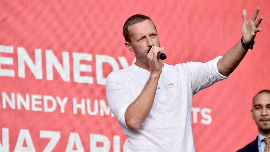Chris Martin uspokaja tłumy widzów