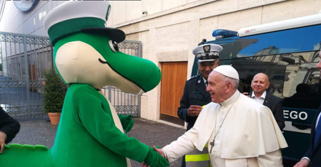 Krokodyl Tirek odwiedził papieża. Wizyta kosztowała kilkadziesiąt tysięcy