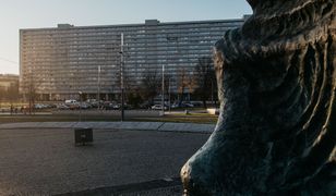 Mieszkają tu emeryci, Kevin z USA i prostytutki. Superjednostka to jedyny taki blok