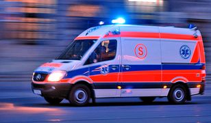 Pijana babcia poparzyła wnuczka suszarką, a potem wyniosła go na dwór. Niemowlę jest w ciężkim stanie