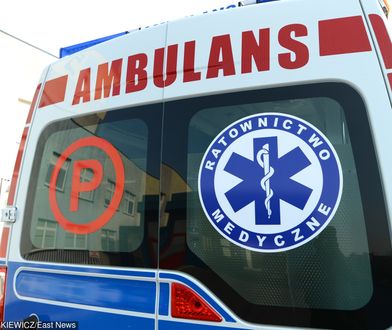 Katowice: wypadek karetki i auta, jedna osoba ranna