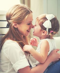 Prezent na Dzień Matki od państwa to nie tylko 500+. Czy w Polsce opłaca się rodzić dzieci?