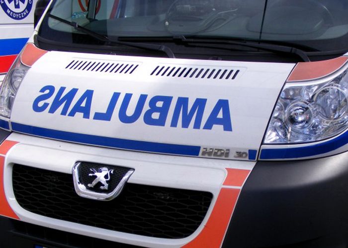 Pasażerka passata i 39-letni kierowca iveco trafili do szpitala. 