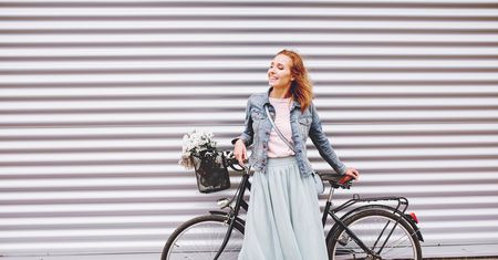 Maxi spódnice na lato. Skutecznie ukryją mankamenty figury