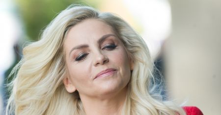Maja Frykowska broni księdza, który palił książki. "Nie zdajemy sobie sprawy z zagrożenia"