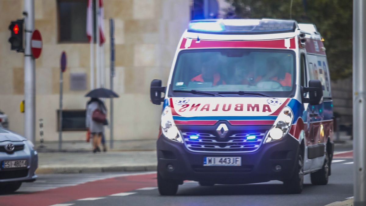 Bliźniaczki urodziły się na środku zakorkowanej ulicy w Warszawie.