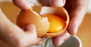 Jak oddzielić białko od żółtka. Te proste sposoby ułatwią ci pracę w kuchni