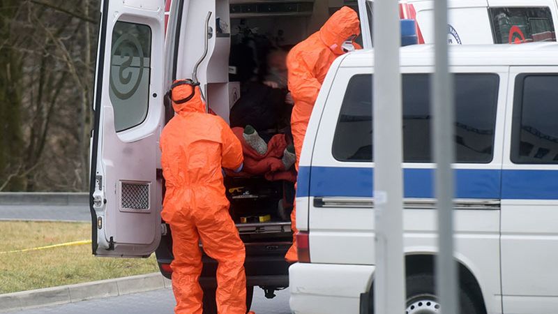 Koronawirus w Polsce. Ewakuacja pacjentów szpitala w Toruniu