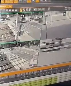 Pociąg zmiótł karetkę. Tragedii można było uniknąć. Rogatka wyjazdowa nie jest zablokowana