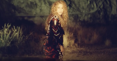 Shakira w kurtce polskiej marki