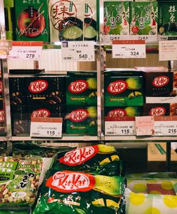 Po różowych, czas na zielone. Z Japonii do Polski dotrą batony KitKat Green Tea Matcha