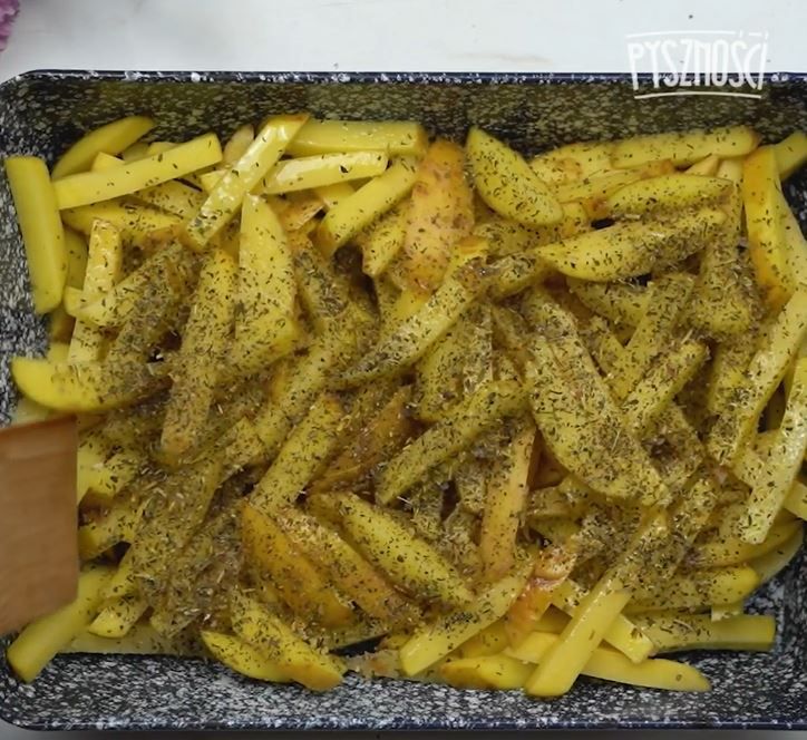Kurczak faszerowany z frytkami- Pyszności