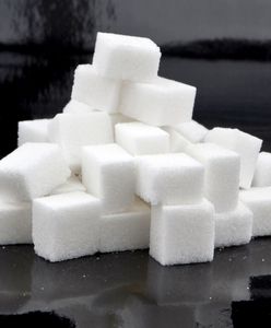 Podatek cukrowy. Nowy projekt może wejść w życie już w kwietniu. Co z cenami napojów?