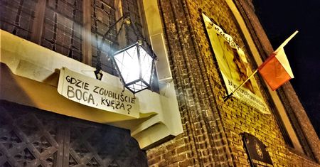 Nocna akcja gdańskich feministek. "Katolitaryzm stop!"