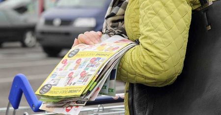 Eksperci ostrzegają: Gazetki w sklepach stanowią potencjalne zagrożenie koronawirusem