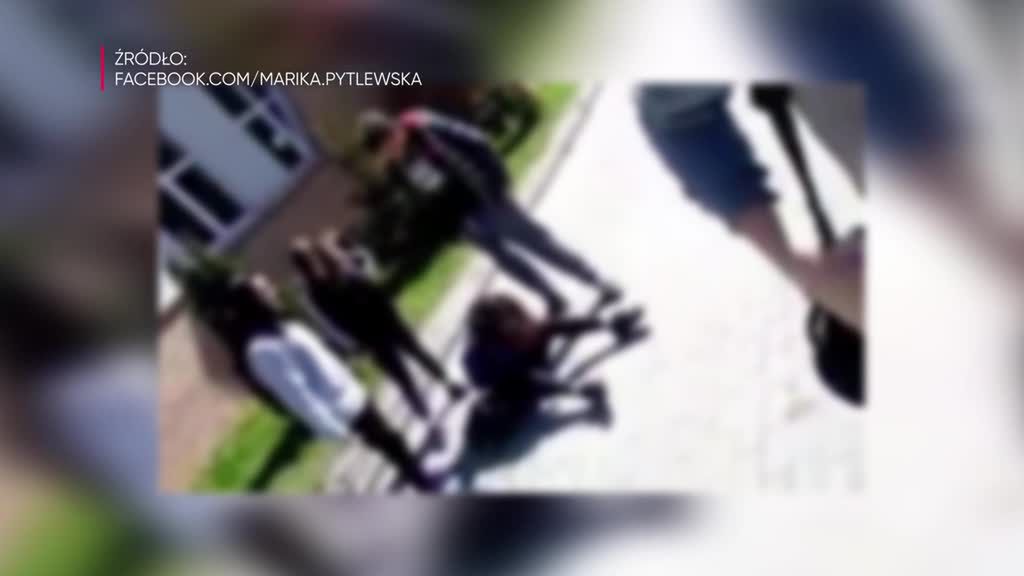 Kadr z filmu, na którym widać pobicie nastolatki