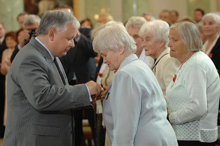 Prezydent odznaczył kobiety więzione w okresie stalinizmu