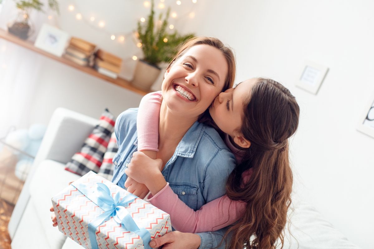 Dzień Matki 2019 – prezenty. Z okazji nadchodzącego Dnia Matki przygotowaliśmy listę pomysłów na prezenty, które przypadną do gustu każdej mamie