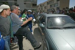 Prezydent Algierii obrzucony kamieniami