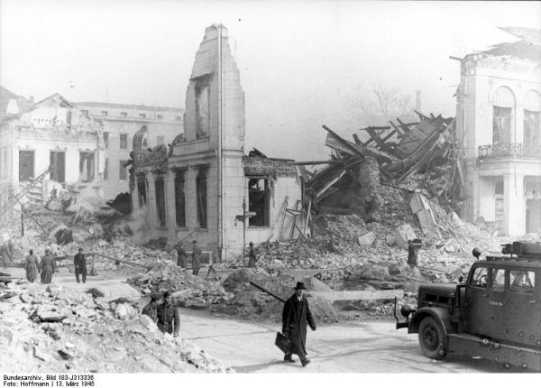 Berlin w marcu 1945, po alianckich nalotach 