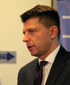 Mariusz Błaszczak składa zawiadomienie ws. Ryszarda Petru. Poczuł się znieważony