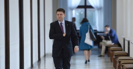 Gazeta Wyborcza: policja śledzi działaczy Obywateli RP i Ryszarda Petru