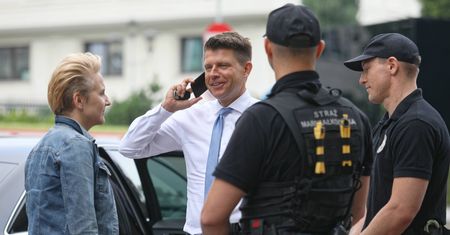 Opozycja w bagażniku. Ryszard Petru dla WP: "Zbieramy euforyczne gratulacje"