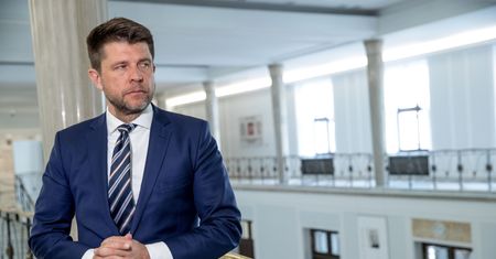 Petru nie wjedzie na teren Sejmu samochodem. Zakaz nie będzie cofnięty. Podano powód
