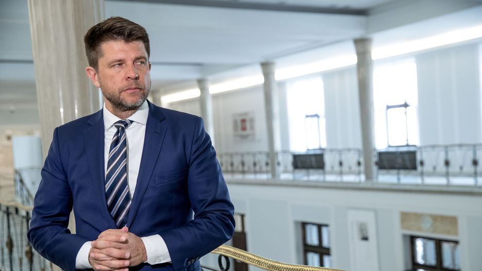 18 lipca Petru próbował wwieźć na teren Parlamentu dwie osoby